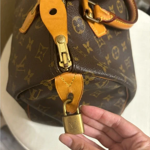 AUTHENTIC GENTLY USED LOUIS VUITTON SPEEDY 30 - Picture 9 of 12
